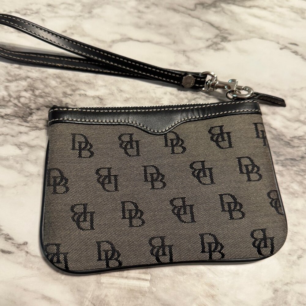 🎉😀CLEARANCE SALE!!😀DOONEY & BOURKE NWOT Signature Jacquard Keychain Wristlet